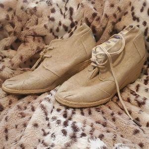 Toms wedges